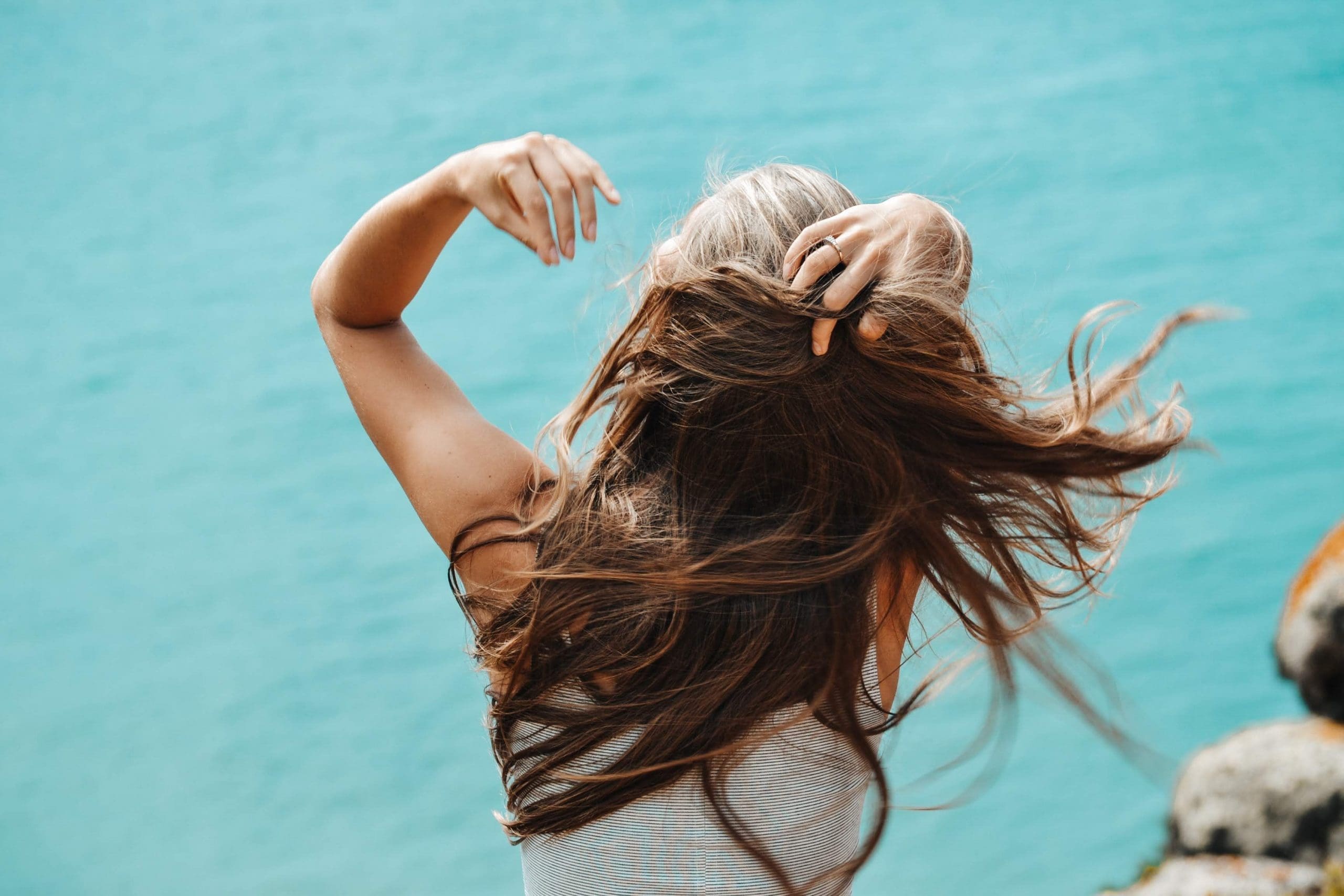 Como cuidar do cabelo seco no verão