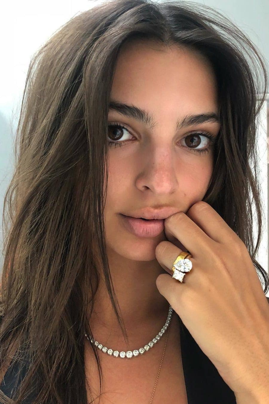 anel de noivado Emily Ratajkowski