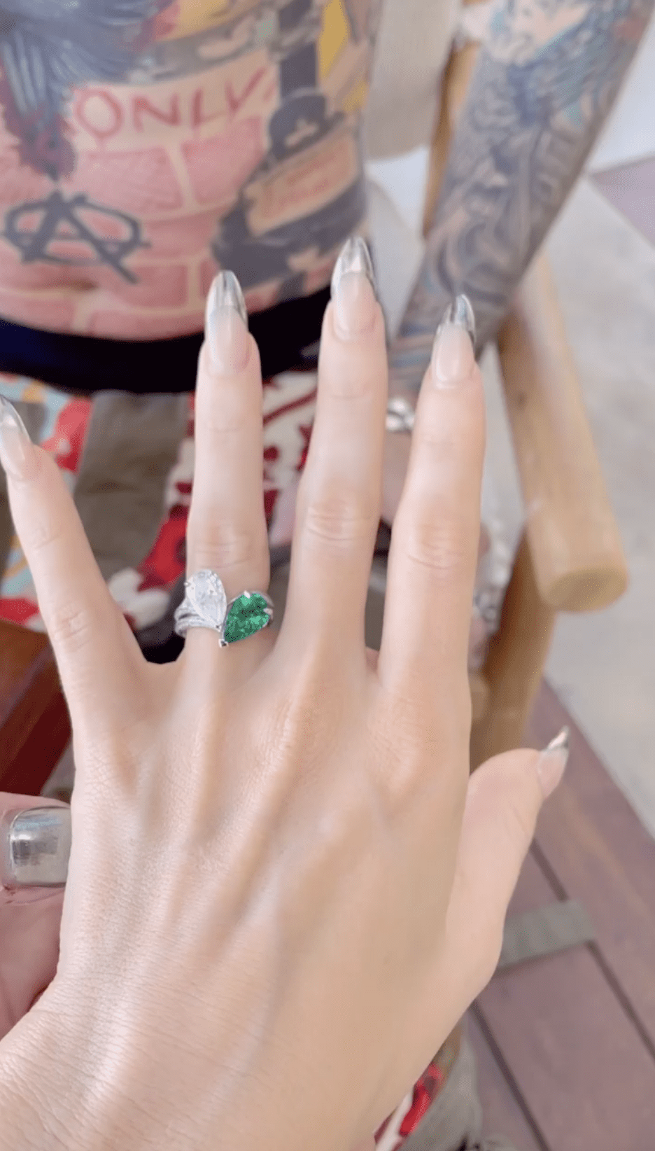 anel de noivado Megan Fox