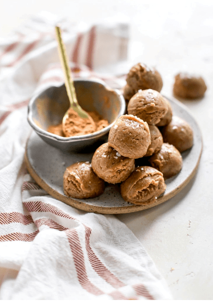 Brigadeiro fit de abóbora com pasta de amendoim