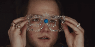 Figurino Filme sobre vida e obra de Elton John - óculos brilhos