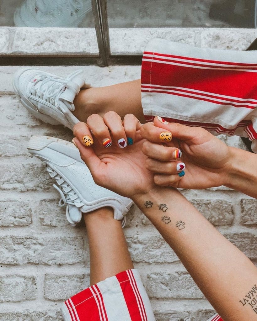 Além do Carnaval: unhas cheias de cor