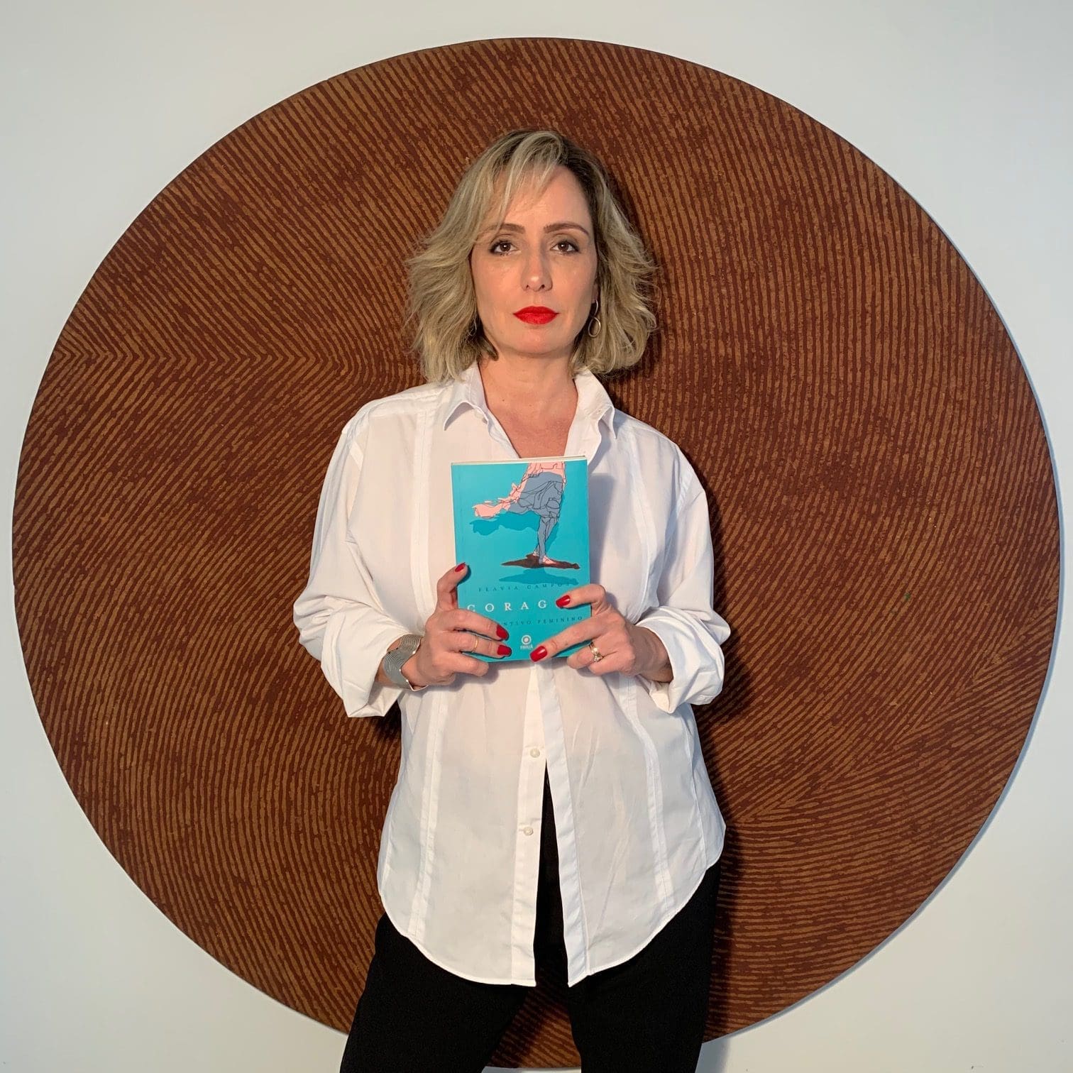 Flavia Campos autora do livro Coragem, substantivo feminino Flavia Campos autora do livro Coragem, substantivo feminino