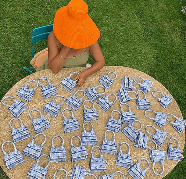 Campanha Jacquemus durante o isolamento social - chapéu de palha laranja Campanha Jacquemus durante o isolamento social - chapéu de palha laranja